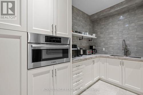 11 Treeview Crescent, Caledon, ON - Indoor Photo Showing Kitchen