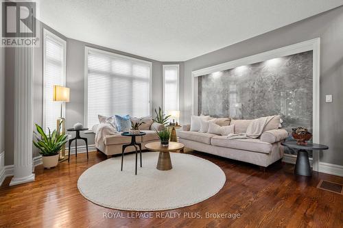 11 Treeview Crescent, Caledon, ON - Indoor Photo Showing Living Room