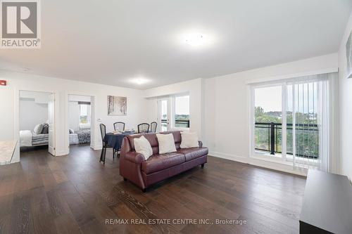 406 - 310 Broadway Avenue, Orangeville, ON - Indoor Photo Showing Living Room