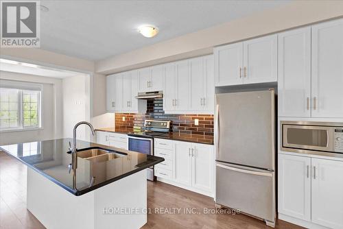 385 Threshing Mill Boulevard, Oakville, ON - Indoor Photo Showing Kitchen With Stainless Steel Kitchen With Double Sink With Upgraded Kitchen