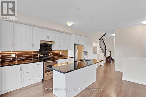 385 Threshing Mill Boulevard, Oakville, ON - Indoor Photo Showing Kitchen With Stainless Steel Kitchen