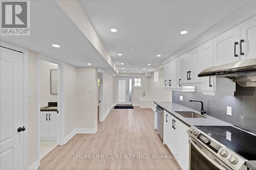 385 Threshing Mill Boulevard, Oakville, ON - Indoor Photo Showing Kitchen