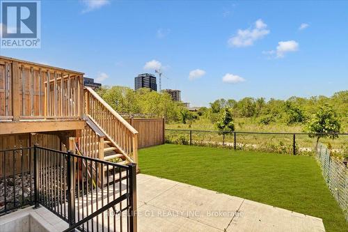 385 Threshing Mill Boulevard, Oakville, ON - Outdoor