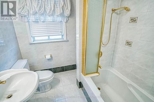 5 Lorne Bruce Drive, Toronto, ON - Indoor Photo Showing Bathroom