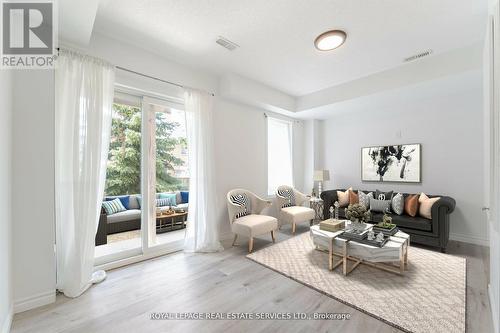 69 - 7222 Triumph Lane, Mississauga, ON - Indoor Photo Showing Living Room