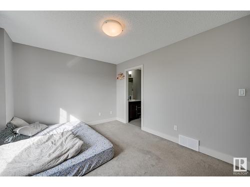 #6 2922 Maple Wy Nw, Edmonton, AB - Indoor Photo Showing Bedroom