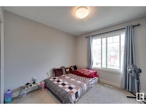 #6 2922 Maple Wy Nw, Edmonton, AB - Indoor Photo Showing Bedroom