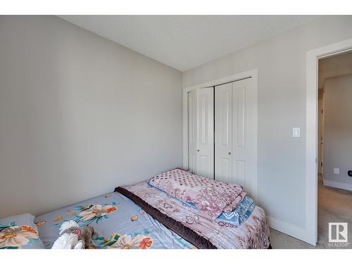 #6 2922 Maple Wy Nw, Edmonton, AB - Indoor Photo Showing Bedroom