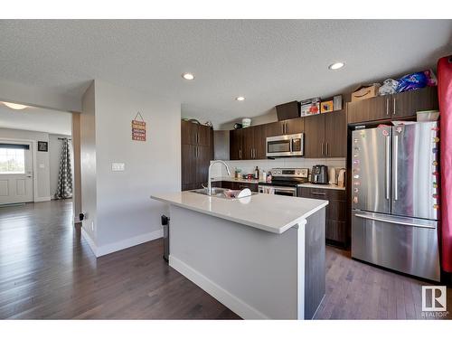 #6 2922 Maple Wy Nw, Edmonton, AB - Indoor Photo Showing Kitchen With Upgraded Kitchen