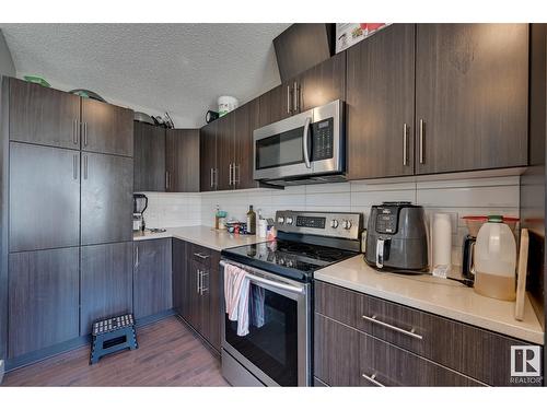 #6 2922 Maple Wy Nw, Edmonton, AB - Indoor Photo Showing Kitchen With Upgraded Kitchen