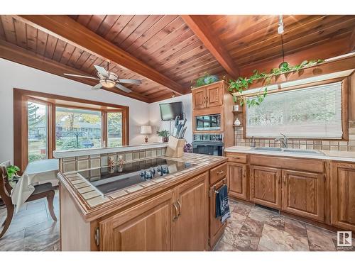 8704 90 Av Nw, Edmonton, AB - Indoor Photo Showing Kitchen