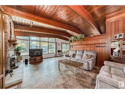 8704 90 Av Nw, Edmonton, AB - Indoor Photo Showing Living Room