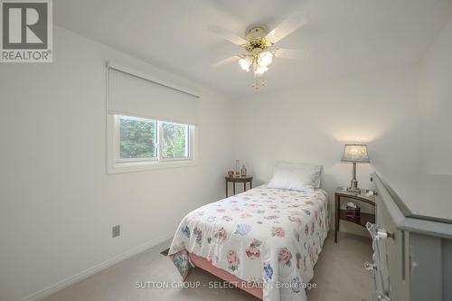 19 Banting Crescent, London, ON - Indoor Photo Showing Bedroom