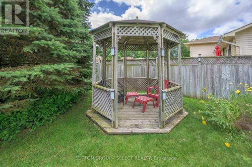 19 Banting Crescent, London, ON - Outdoor With Backyard