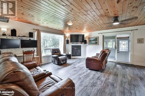 410 Etwell Road, Huntsville (Stisted), ON - Indoor Photo Showing Living Room