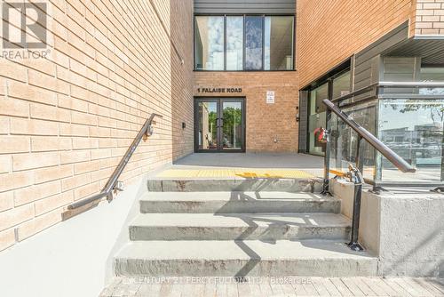 409 - 1 Falaise Road, Toronto, ON -  With Exterior