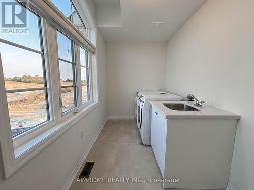 2 Ken Davie Gate, Georgina, ON - Indoor Photo Showing Laundry Room