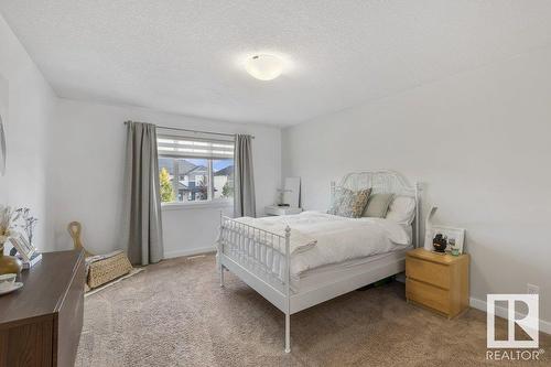 542 Chappelle Dr Sw, Edmonton, AB - Indoor Photo Showing Bedroom