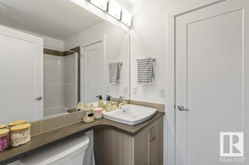 542 Chappelle Dr Sw, Edmonton, AB - Indoor Photo Showing Bathroom