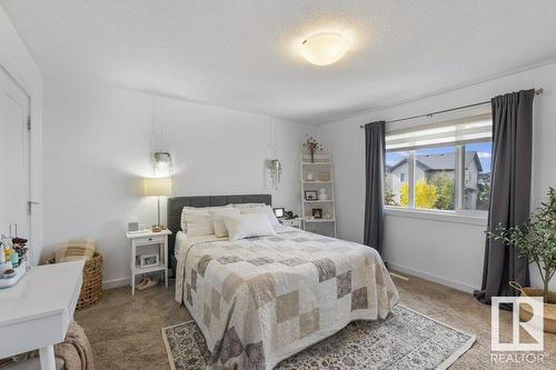 542 Chappelle Dr Sw, Edmonton, AB - Indoor Photo Showing Bedroom