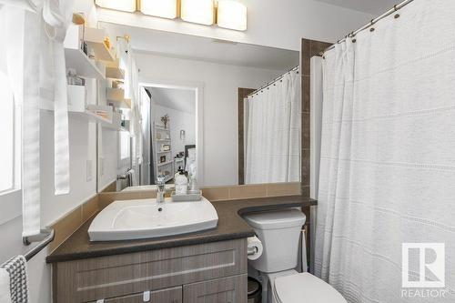 542 Chappelle Dr Sw, Edmonton, AB - Indoor Photo Showing Bathroom