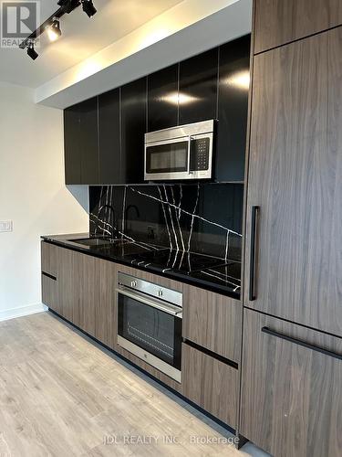 807 - 425 Front Street E, Toronto, ON - Indoor Photo Showing Kitchen