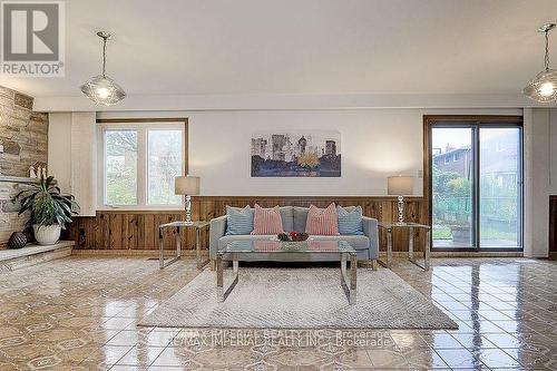 299 Huntsmill Boulevard, Toronto, ON - Indoor Photo Showing Living Room