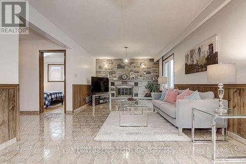 299 Huntsmill Boulevard, Toronto, ON - Indoor Photo Showing Living Room