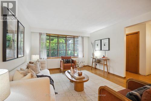 706 Tulip Court, Oshawa, ON - Indoor Photo Showing Living Room