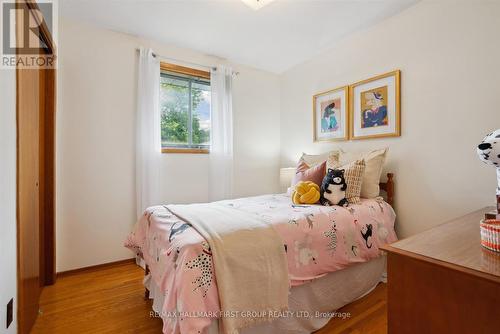 706 Tulip Court, Oshawa, ON - Indoor Photo Showing Bedroom