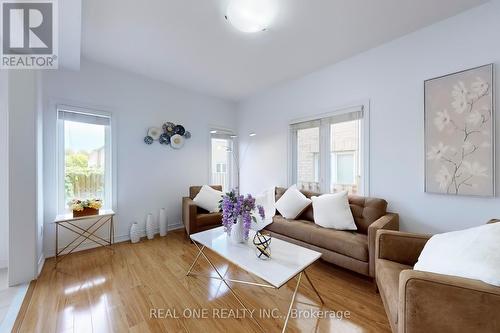 87 Harry Cook Drive, Markham, ON - Indoor Photo Showing Living Room