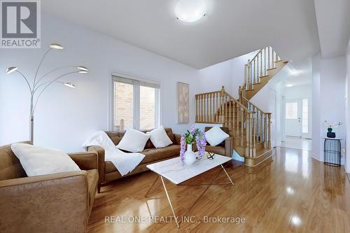 87 Harry Cook Drive, Markham, ON - Indoor Photo Showing Living Room