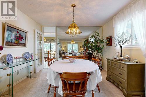 14 Hi View Drive, East Gwillimbury, ON - Indoor Photo Showing Dining Room