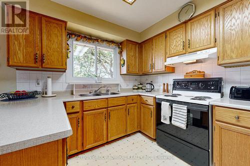 14 Hi View Drive, East Gwillimbury, ON - Indoor Photo Showing Kitchen With Double Sink