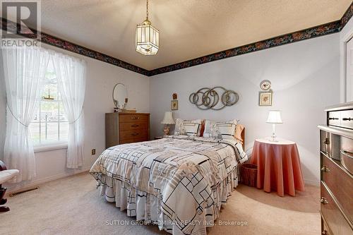 14 Hi View Drive, East Gwillimbury, ON - Indoor Photo Showing Bedroom