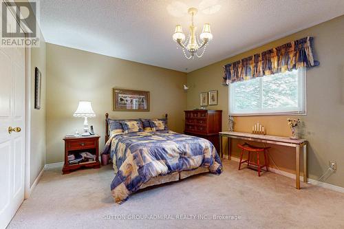 14 Hi View Drive, East Gwillimbury, ON - Indoor Photo Showing Bedroom