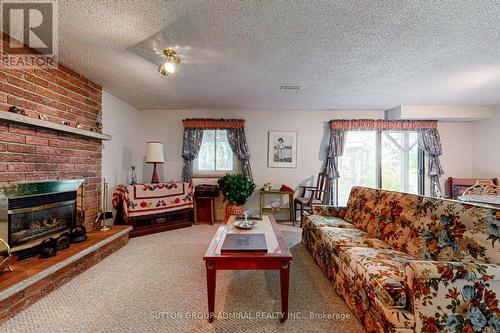 14 Hi View Drive, East Gwillimbury, ON - Indoor Photo Showing Living Room With Fireplace