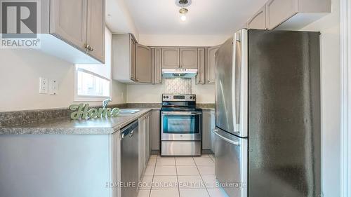 21 Bentley Crescent, Barrie, ON - Indoor Photo Showing Kitchen With Upgraded Kitchen