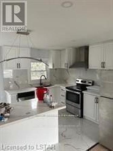 76 1/2 Fairview Avenue, St. Thomas, ON - Indoor Photo Showing Kitchen With Upgraded Kitchen