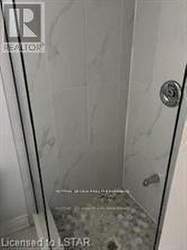 76 1/2 Fairview Avenue, St. Thomas, ON - Indoor Photo Showing Bathroom