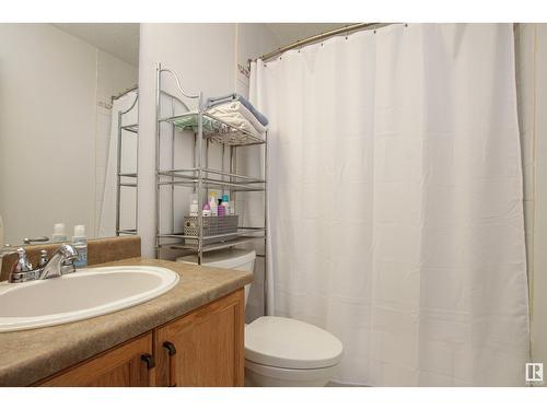 9144 165 Av Nw, Edmonton, AB - Indoor Photo Showing Bathroom