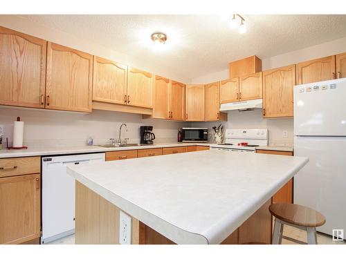 9144 165 Av Nw, Edmonton, AB - Indoor Photo Showing Kitchen