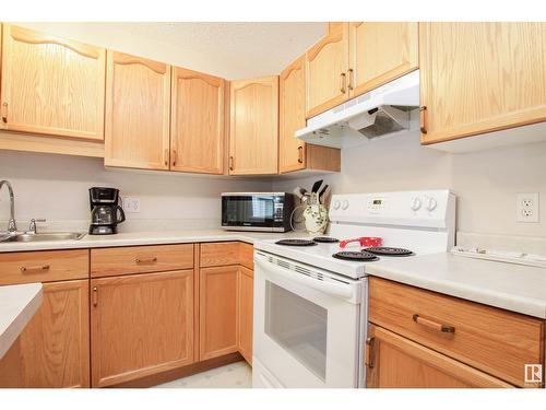 9144 165 Av Nw, Edmonton, AB - Indoor Photo Showing Kitchen