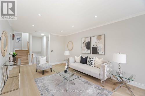 114 Milford Haven Drive, Toronto, ON - Indoor Photo Showing Living Room