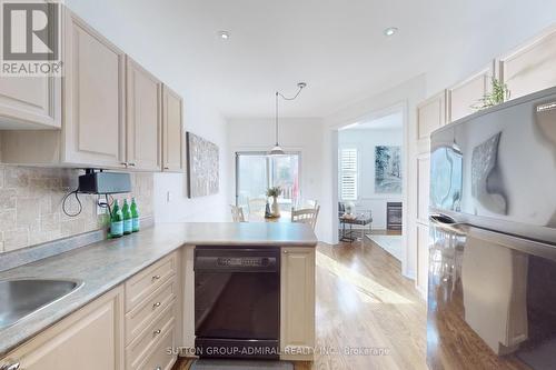 92 Bentwood Crescent, Vaughan, ON - Indoor Photo Showing Kitchen