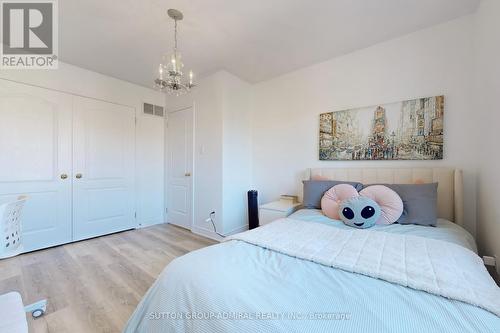 92 Bentwood Crescent, Vaughan, ON - Indoor Photo Showing Bedroom