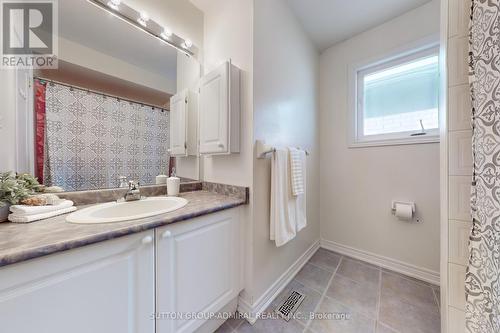 92 Bentwood Crescent, Vaughan, ON - Indoor Photo Showing Bathroom