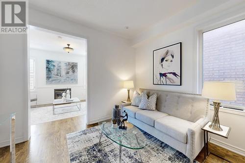 92 Bentwood Crescent, Vaughan, ON - Indoor Photo Showing Living Room