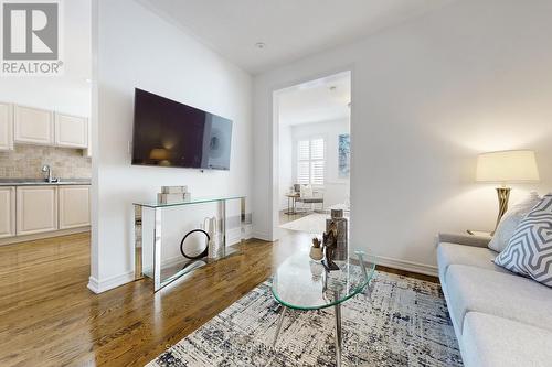 92 Bentwood Crescent, Vaughan, ON - Indoor Photo Showing Living Room