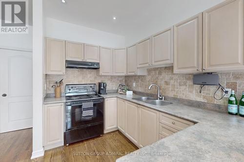 92 Bentwood Crescent, Vaughan, ON - Indoor Photo Showing Kitchen With Double Sink